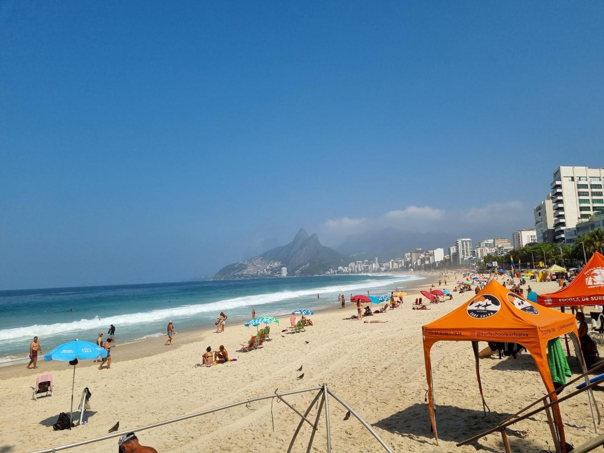 Homestay C: Panoramic Rio Views Near Iconic Beaches Rio de Janeiro