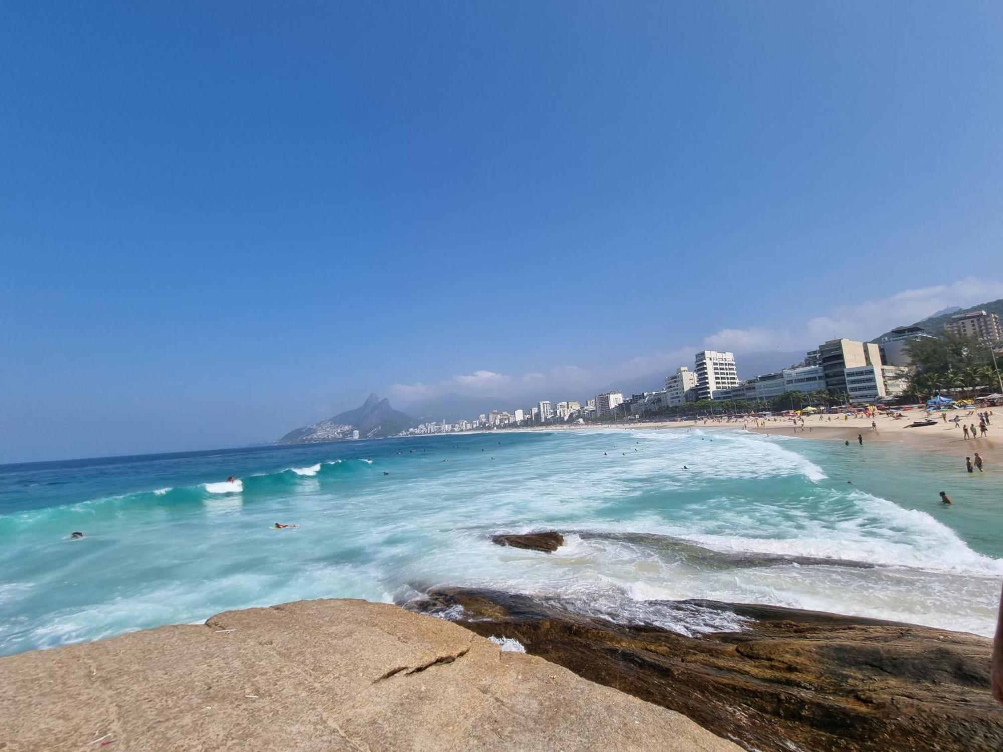 C: Panoramic Rio Views Near Iconic Beaches Homestay
