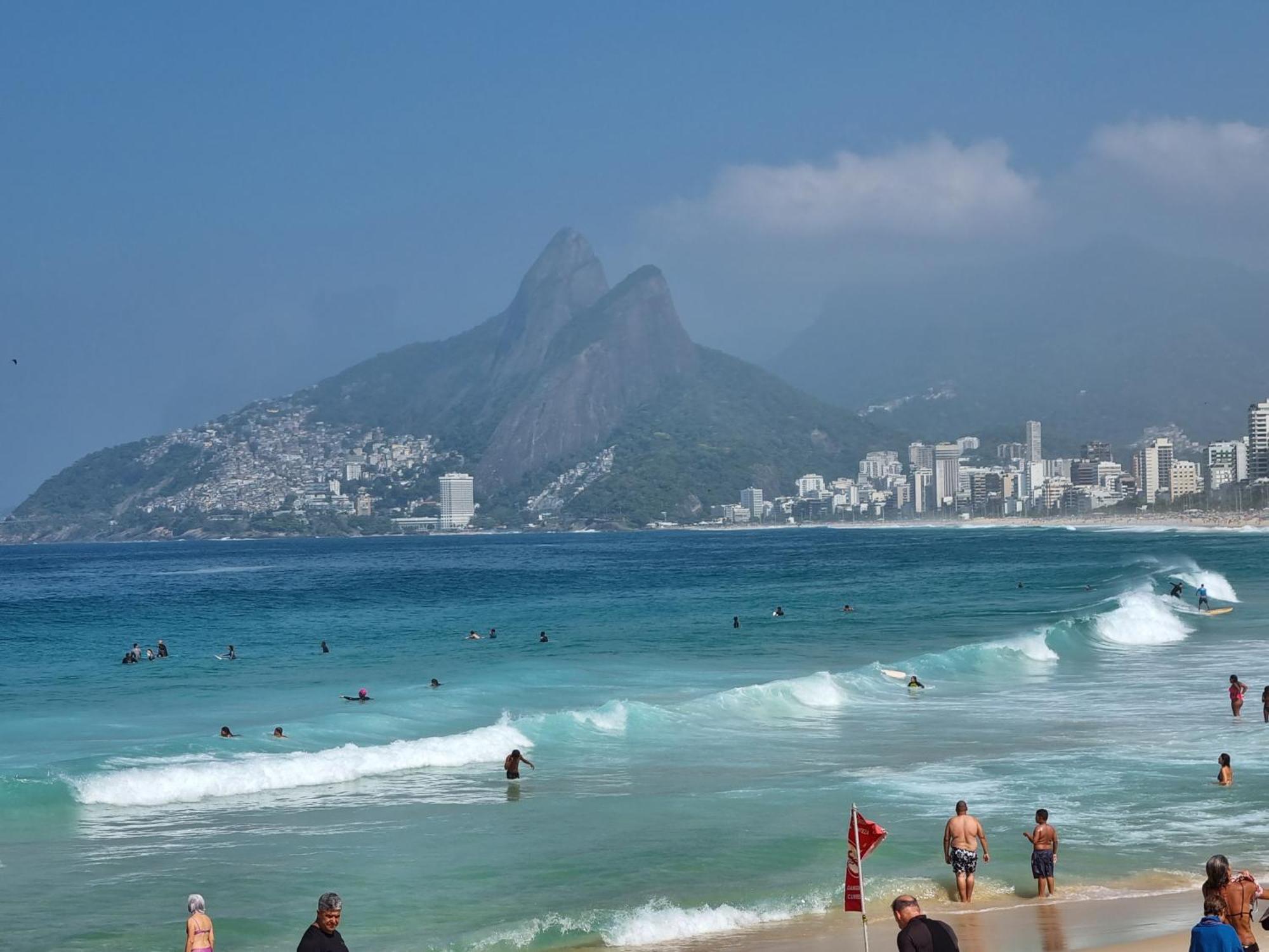 Homestay C: Panoramic Rio Views Near Iconic Beaches Rio de Janeiro