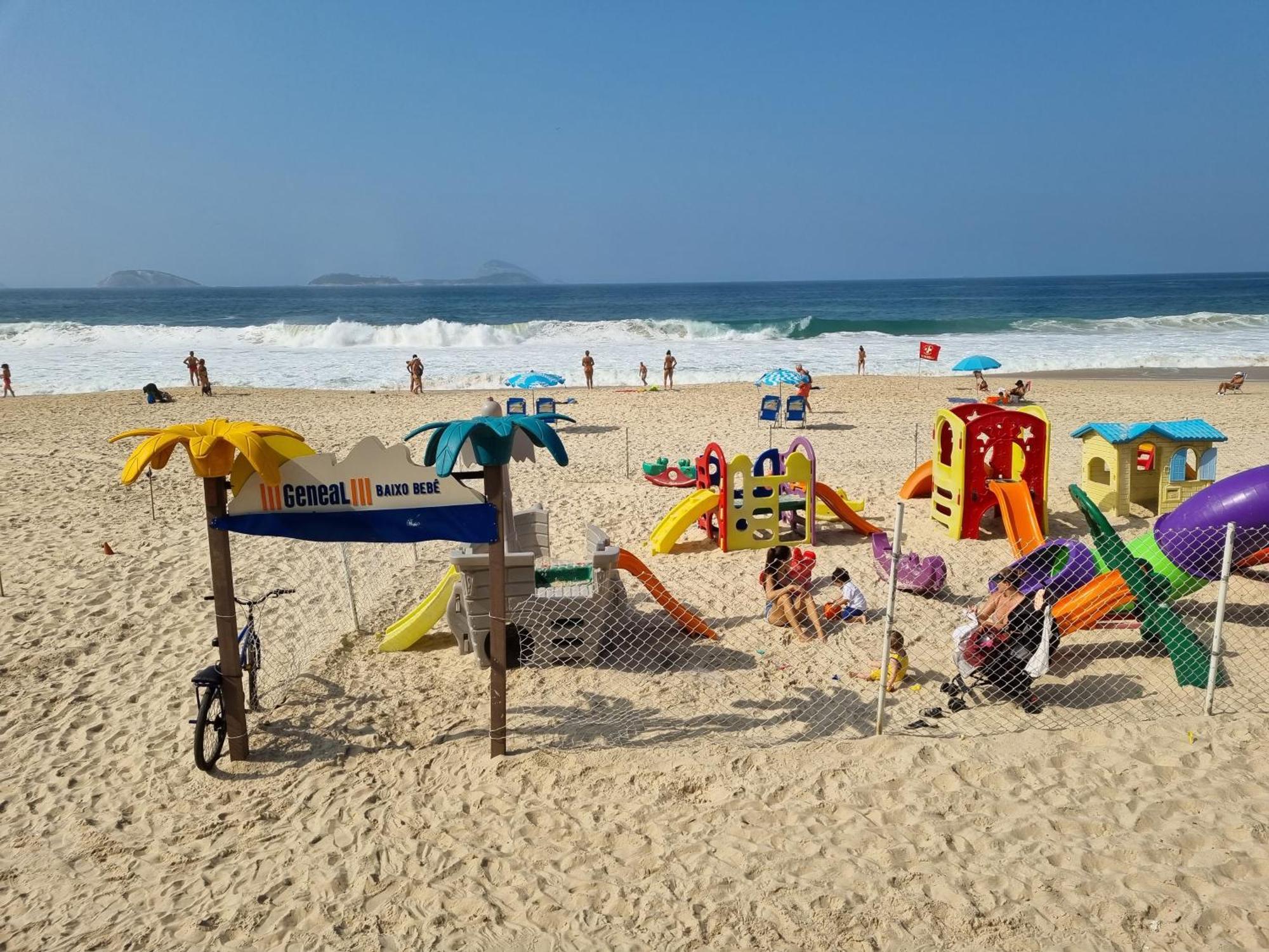 Homestay C: Panoramic Rio Views Near Iconic Beaches Rio de Janeiro